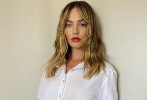 Margot Robbie Klarifikasi setelah Diisukan Nangis dari Rumah Cara Delevingne