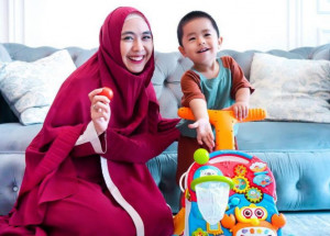 Anak Oki Setiana Dewi Lakukan Terapi Stem Cell untuk Sindrom Prader Willi