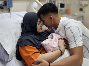 Istri Melahirkan Anak Pertama, Ridho DA Resmi Jadi Ayah