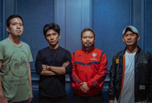 Sempat Pisah, Payung Teduh dan Pusakata Kembali Bersatu sebagai Parade Hujan