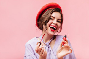 5 Tips Pilih Lipstik untuk Digunakan Saat Liburan