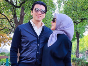 Sempat Diisukan Cerai, Syahrini Pamer Foto Mesra Bareng Reino Barack
