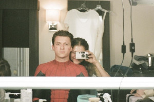 Anaknya Dikabarkan Tunangan dengan Tom Holland, Ibunda Zendaya Ingatkan Soal Clickbait