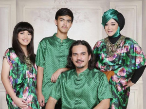 Anak-Anak Teddy Syach dan Mendiang Rina Gunawan Akur dengan Ibu Sambung