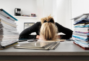 5 Dampak Job Burnout pada Hubungan Asmara, Picu Kurang Waktu dengan Pasangan
