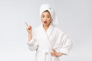 5 Kebiasaan Saat Mandi yang Merusak Kulit, Yuk Hindari!
