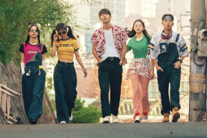 Inspirasi Gaya Fashion Ikonik ala Bintang Film dan Serial Populer 2022