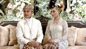 Pesona Erina Gudono di Prosesi Akad Nikah, Pakai Riasan Paes Ageng