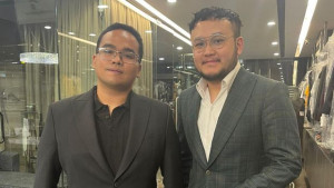 Fitting Jas Pengantin, Fritz Hutapea Akan Segera Menikah