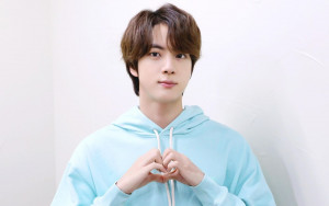 Siap Wamil, Jin BTS Pamer Kepala Botak