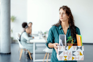 Teman Terkena PHK? Lakukan 5 Tips untuk Support Mereka