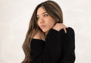 Eileen Pandjaitan Ajak Berdamai dengan Diri Sendiri Lewat Single “To Let You Go"
