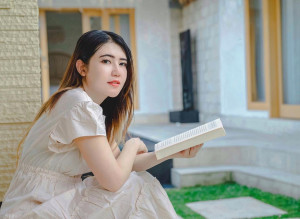 Curhatan Hati Via Vallen Usai Sang Adik Tersandung Kasus Penggelapan
