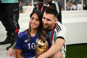 Momen Haru Selebrasi Messi dan Istri di Piala Dunia