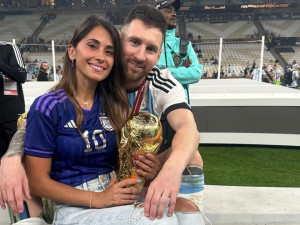 Mengenal Antonela Roccuzzo, Sosok Istri dan Kekasih Masa Kecil Lionel Messi