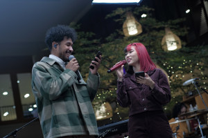 Isyana Sarasvati dan Teddy Adhitya Berbagi Kehangatan Lewat Konser Online UNIQLO