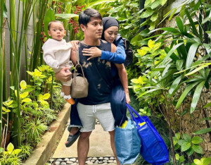 Kena Sindir, Rizky Billar Kini Bawa Tas Sekaligus Gendong Anak dan Lesti