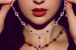 Yuk, Gunakan Perhiasan Precious Stone pada Precious Moment Akhir Tahun