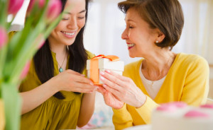 Berikan Cinta Untuk Ibu dengan Perhiasan Berlian Lovela yang Unik