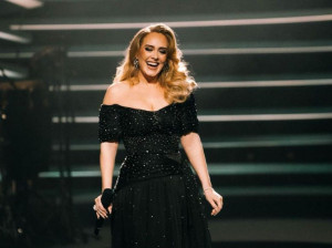 Adele Tak Kuasa Tahan Tangis Saat Fans Indonesia Nonton Konsernya di Amerika