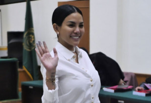 Nikita Mirzani Divonis Bebas, Putusan Hakim Disambut Tangisan dan Sujud Syukur