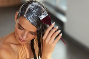Atasi Rambut Berminyak, Gunakan 5 Bahan Alami Ini sebagai Masker Rambut