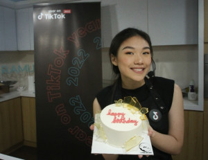 TikTokers Angela Rusmin Bagikan Rahasia di Balik Tren 'Kue Pecahan Kaca'