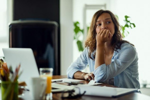 Dear Milenial, Ini 6 Tanda Kamu Mengalami Fenomena “Burnout Generation”