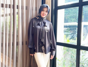 Sedang Belajar Berhijab, Dhena Devanka Bantah Isu Pindah Agama