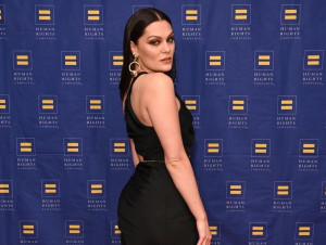 Hamil Lagi Usai Keguguran, Jessie J Menangis Haru