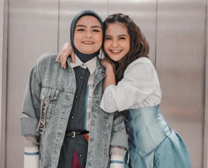 Duo T2, Tika dan Tiwi Comeback dengan Rilis Lagu “Kamu Nanya”