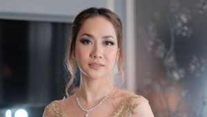 Pamer Rambut Baru, Bunga Citra Lestari Dikira Netizen Tak Pakai Baju