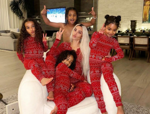 Rayakan Ulang Tahun Anak, Kim Kardashian Gelar Pesta Berkonsep Hello Kitty