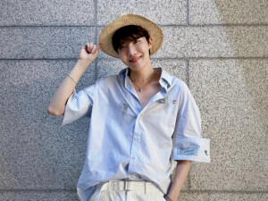 Sedang Jalani Wamil, Agensi Minta Penggemar Tak Kirimi Surat Kepada J-Hope BTS