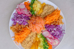 Full Colour, Mengenal 12 Bahan Yu Sheng Hidangan Khas Imlek yang Penuh Makna