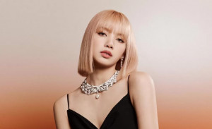 Definisi Idol Sejati, Intip 5 Prestasi Lisa Blackpink yang Rajin Borong Penghargaan