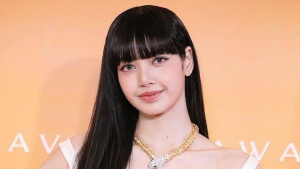 Berada di Prancis, Lisa BLACKPINK Unggah Foto Bersama Pesepak Bola Neymar