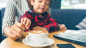 Viral Bayi Diberi Kopi Saset, Ini 5 Dampak Buruknya bagi Kesehatan