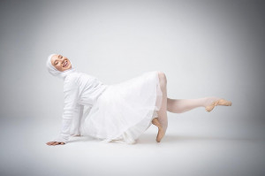 5 Fakta Inspiratif Stephanie Kurlow, Balerina Berhijab Pertama yang Kini Melepas Hijabnya