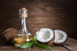 Mudah dan Murah! 5 Manfaat Minyak Kelapa Bagi Kecantikan
