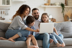 5 Tips Mendidik Anak di Era Digital, Cegah Cyber Crime Pada Anak