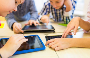 6 Bahaya Screen Time Berlebihan bagi Anak, Bisa Sebabkan Speech Delay