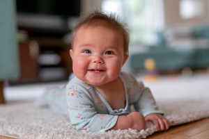 5 Manfaat Tummy Time untuk Bayi, Bisa Bantu Atasi Perut Kembung