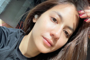 Pamer Perut Buncit, Pevita Pearce Bergurau Sedang Hamil