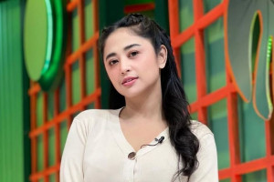 Dewi Perssik Ngaku Telah Dilamar oleh Seorang Pilot, Siapa?