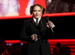Madonna Dikritik Publik Usai Penampilan Wajah Terbarunya di "Grammy Awards 2023"