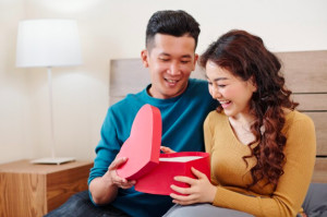 Rayakan Bulan Penuh Cinta dengan Bright Love Collection untuk yang Tersayang