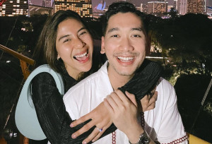 Adinda Thomas Resmi Dilamar Sang Kekasih di Singapura