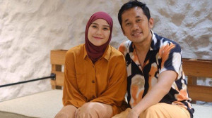 Hanung Bramantyo Kembali Ke Set Syuting Usai Jalani Operasi Pasang Pen
