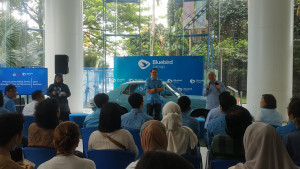 Bluebird X Le Minerale Lakukan Inisiatif Kurangi Sampah Plastik